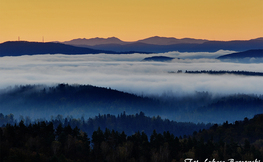 Wysokie Bieszczady nad porannym morzem mgieł, Fot. Łukasz Barzowski