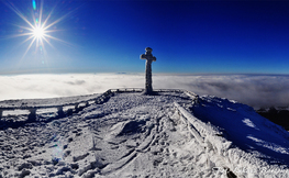 Tarnica ponad chmurami po wschodzie słońca, Fot. Łukasz Barzowski