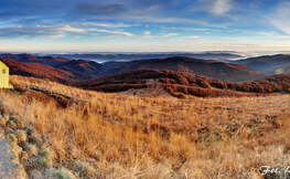 Panorama o wschodzie słońca z Połoniny Wetlińskiej, Fot. Łukasz Barzowski