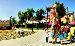 Rynek w Ustrzykach Dolnych. Źródło: Internet