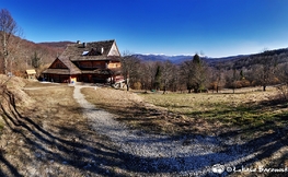 Widok spod schroniska Koliba na Gniazdo Tarnicy