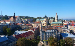 Widok na starówkę Przemyśla ze szczytu wieży (dawnej dzwonnicy) Muzeum Dzwonów i Fajek.